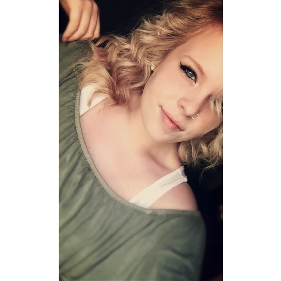 Meet your Posher, Hailey - Picture 1 of 1